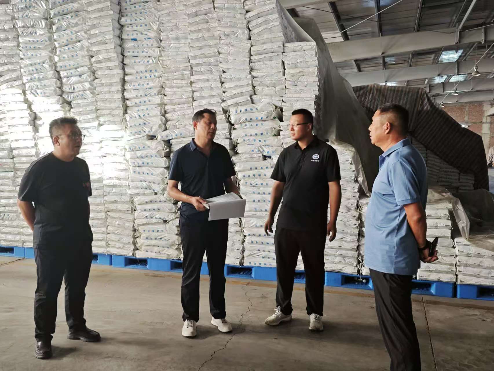 筑牢食盐安全防线 盟工信局、盟公安、盟市场到安博电子(中国) 开展联合监督检查